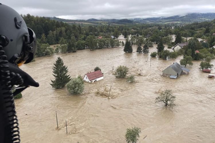 Evakuacija 44.000 ljudi: 