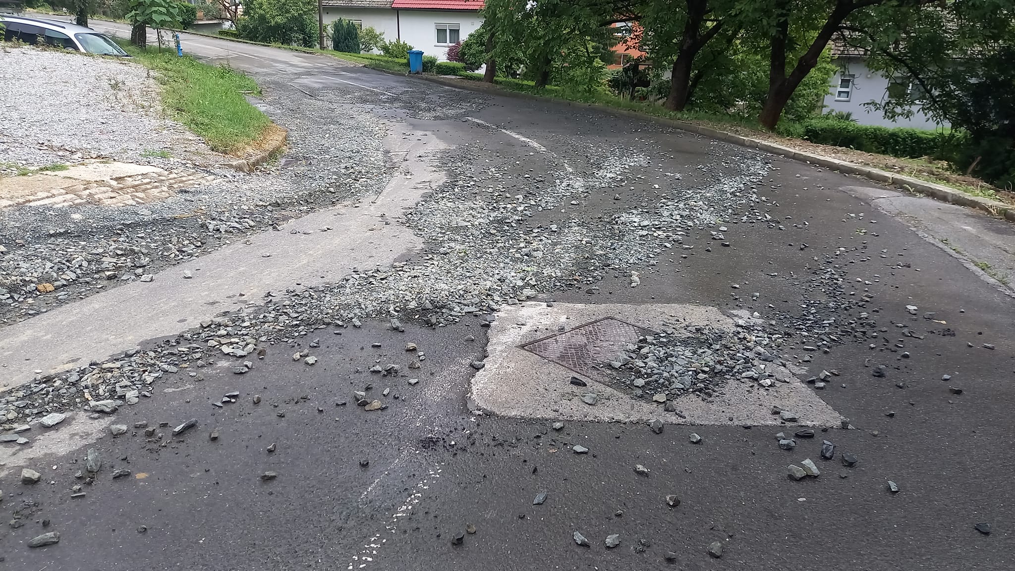 Novo snažno nevrijeme u Hrvatskoj, voda poplavila ulice, izbijala šahtove (FOTO, VIDEO)