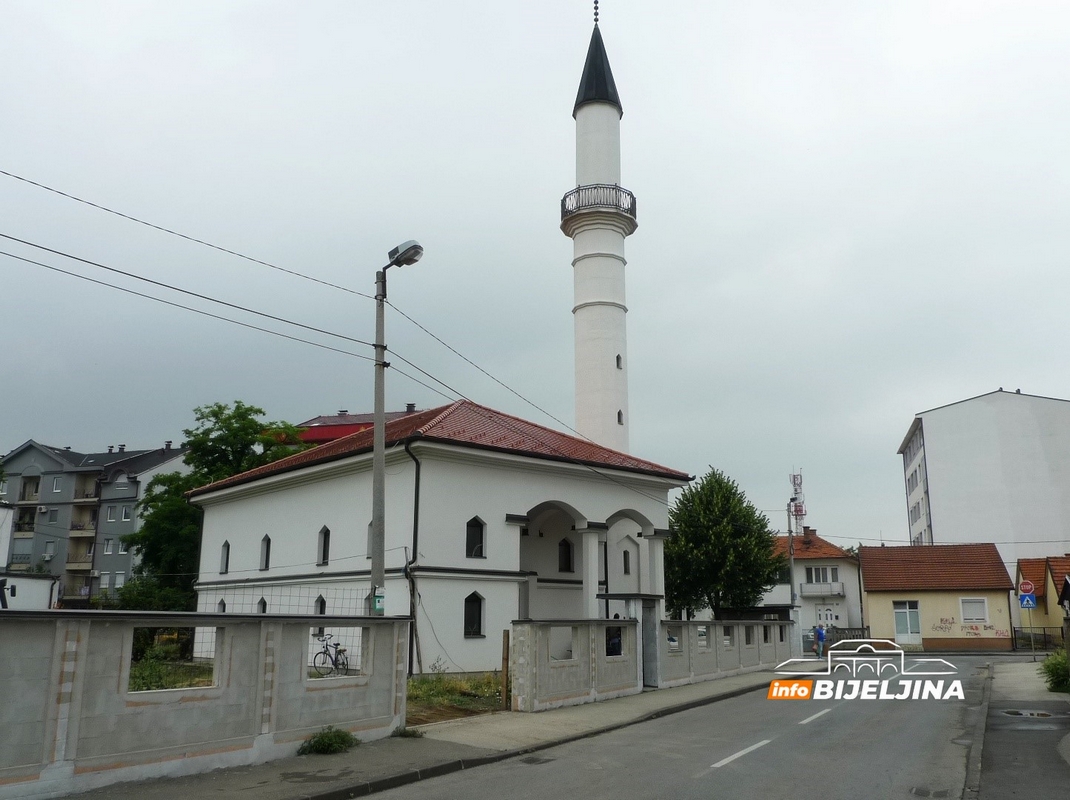 Bijeljina: U toku izgradnja ograde oko Salihbegovića džamije (FOTO)
