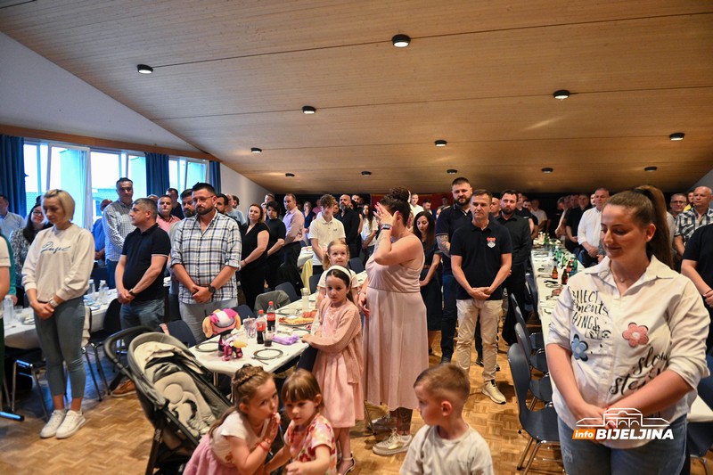 Udruženje Modričana u Švajcarskoj obilježilo krsnu slavu i jubilej Organizacije „Srcem za Modriču“ (FOTO)