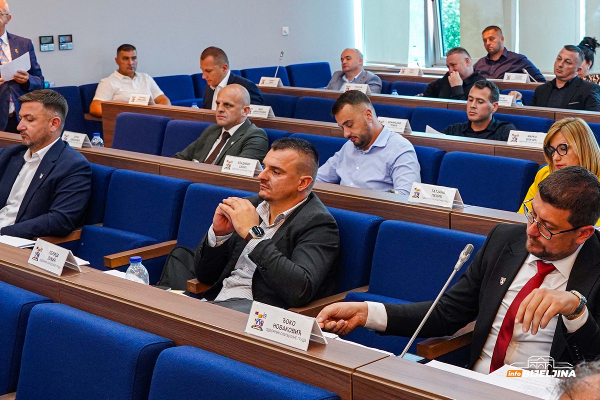 “Ćutolozi” u Skupštini Grada Bijeljina: Četiri odbornika se nijednom nisu javila za riječ (SPISAK)