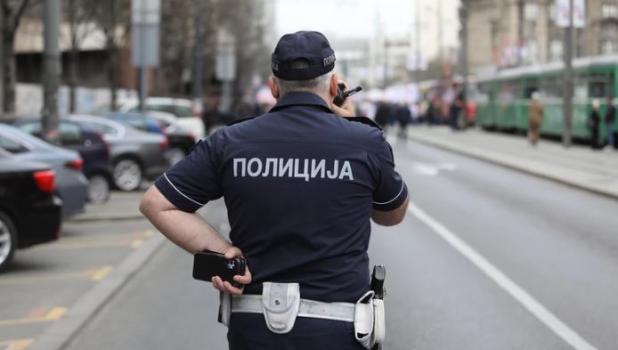 Žena se pojavila krvava na kapiji: Muškarac nožem izbo suprugu, pa sebi prerezao vrat