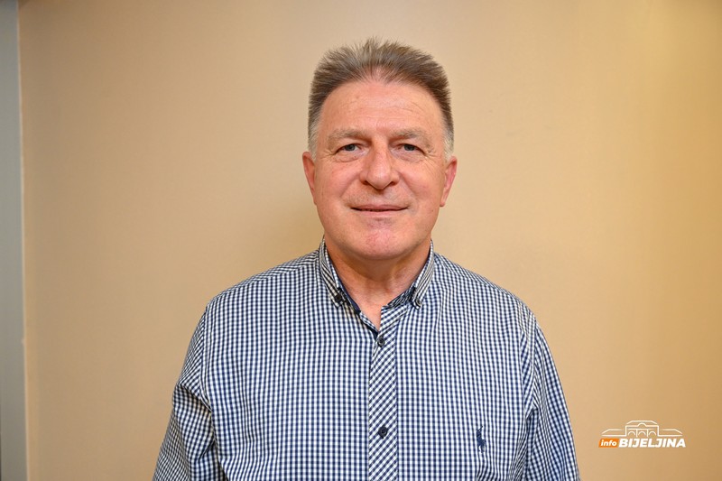 Radnici “Hidromontaže” se okupili u Bijeljini: Firma koja je iza sebe ostavila fabričke gigante i neraskidiva prijateljstva (FOTO)