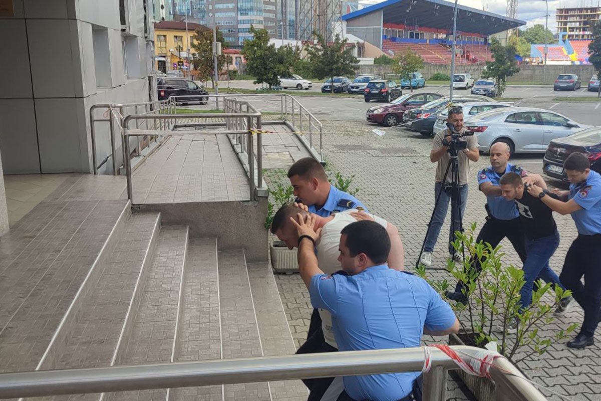Otac i sin iz Banjaluke, osumnjičeni za napad na policiju, predati tužilaštvu