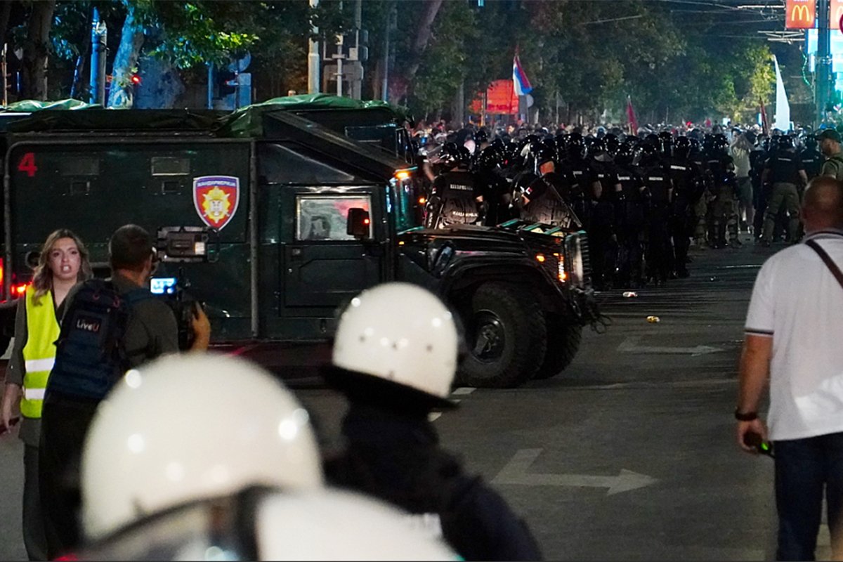 Uhapšene kolovođe napadača na policiju u Beogradu