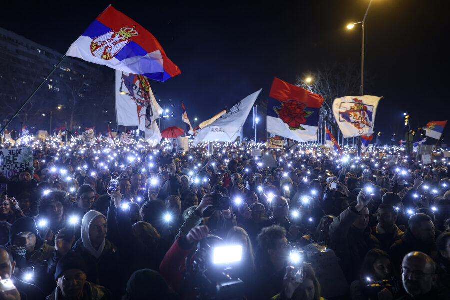 Blokada Mosta slobode trajala cijelu noć: Studenti spavali na ulici (FOTO)