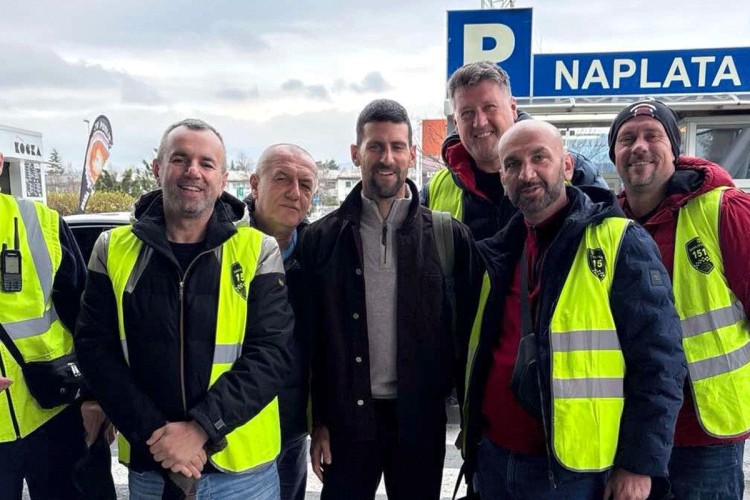Taksisti okupirali Đokovića na aerodromu u Sarajevu