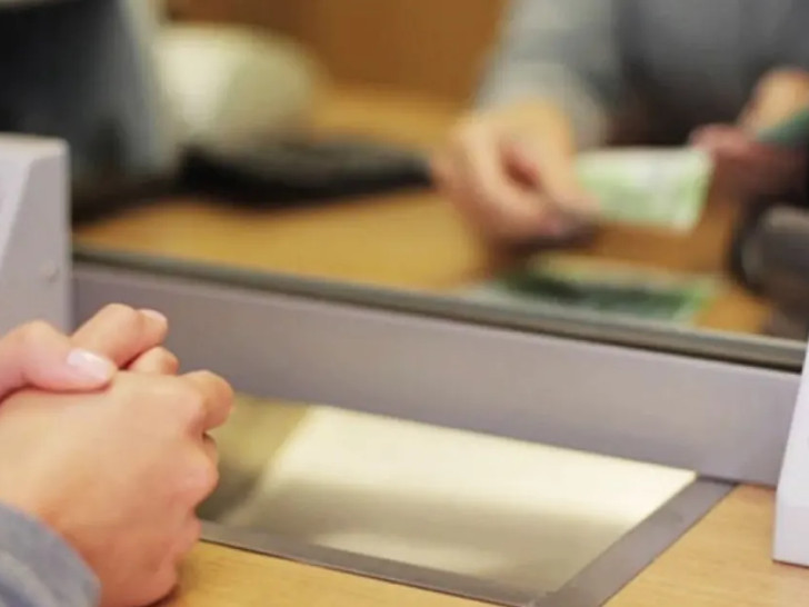 Zaposlena u banci „uzela“ milione od klijenata