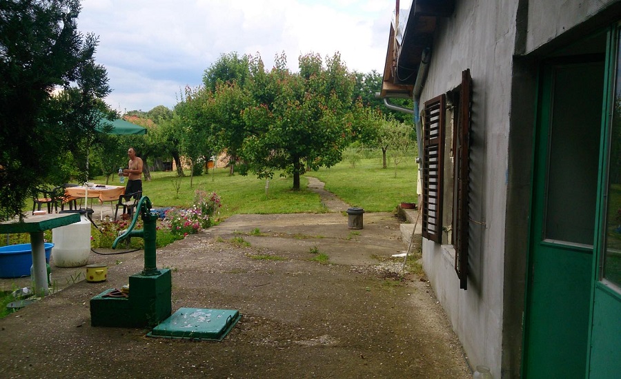 Na prodaju vikendica u podnožju Fruške gore