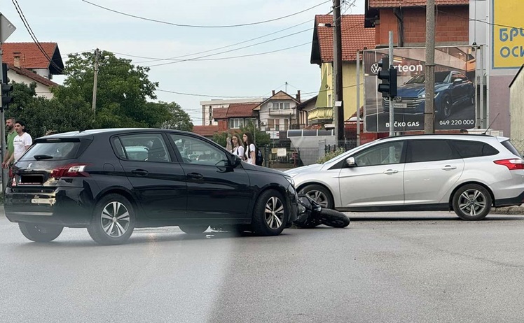 Bijeljina: Sudar vozila i motocikla, saobraćaj usporen (FOTO)