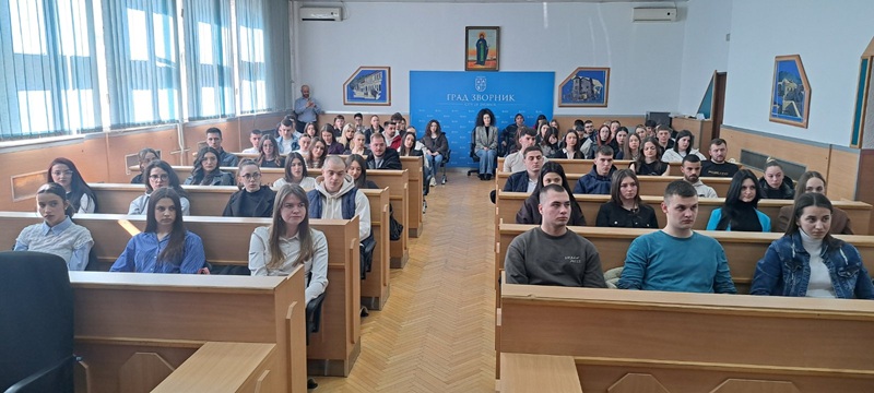 Zvornik u dvije godine povećao stipendije za 30 odsto: Za 163 studenta od 700 do 1.300 KM
