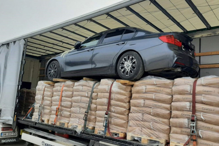 Kifla sumnjivog „punjenja“ i oprema za arheološka iskopavanja: Najčudniji pokušaji krijumčarenja preko granice