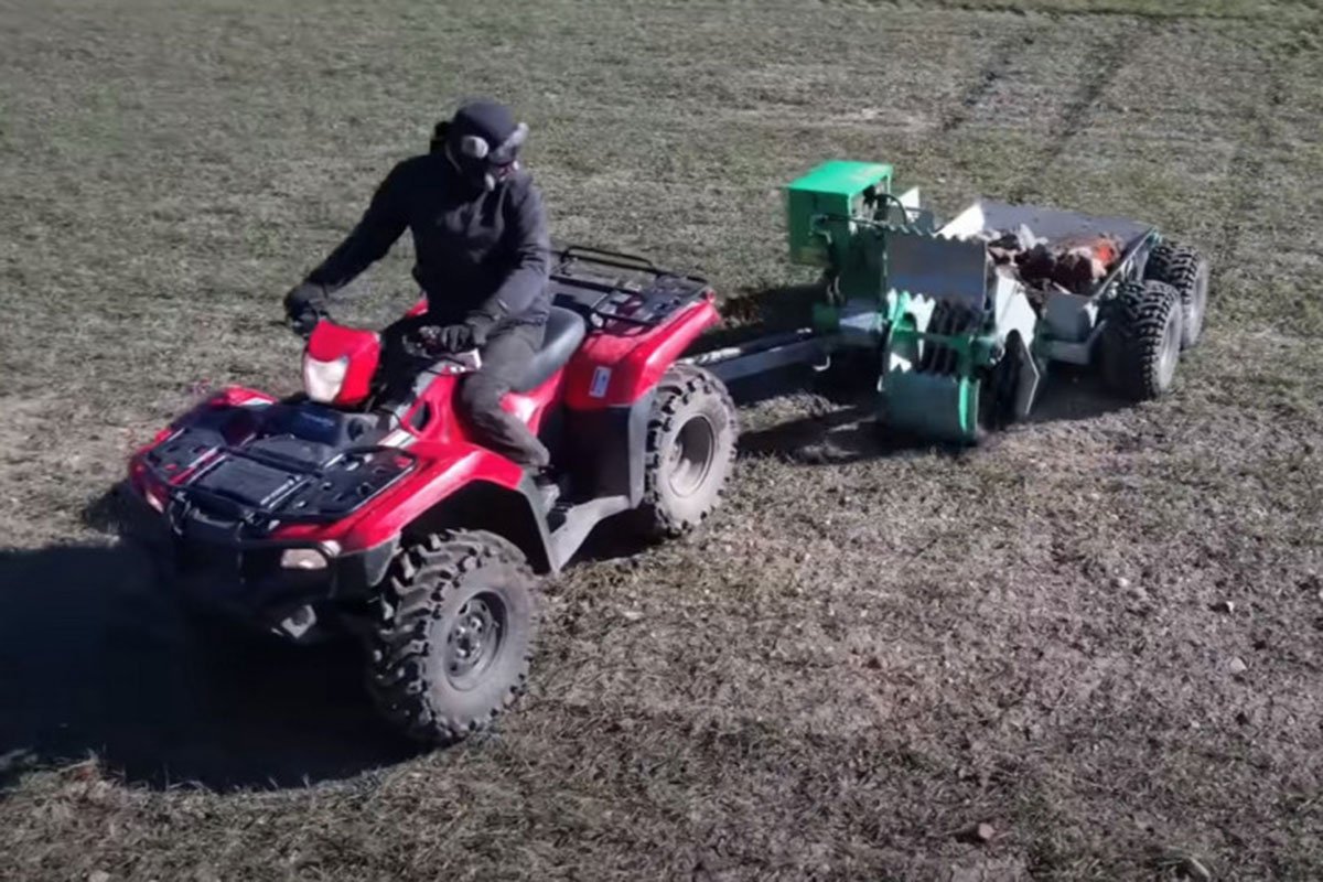 Dosadilo mu kamenje na polju pa izumio sakupljač