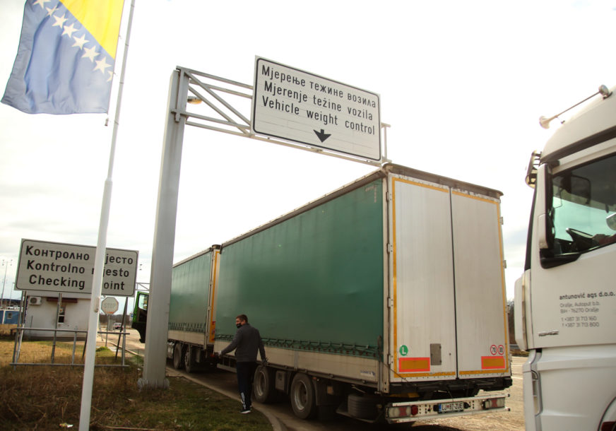 Na graničnom prelazu Sremska Rača teretna vozila čekaju šest sati na izlaz