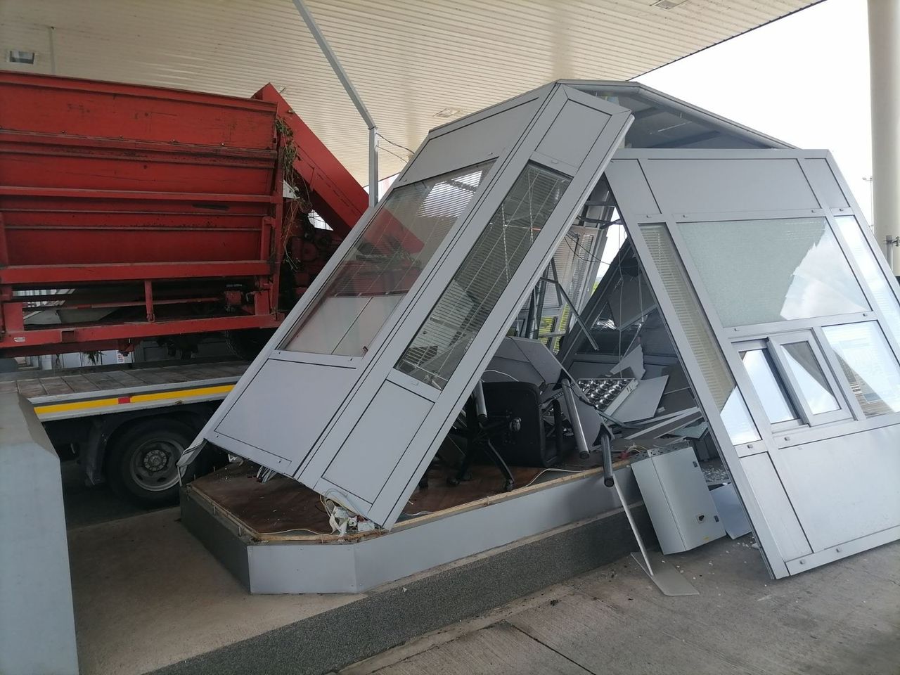 Kamion srušio naplatnu kućicu na auto-putu Doboj - Banjaluka