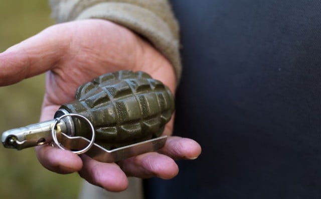 Čistili selo pa pronašli torbu punu bombi i tromblona