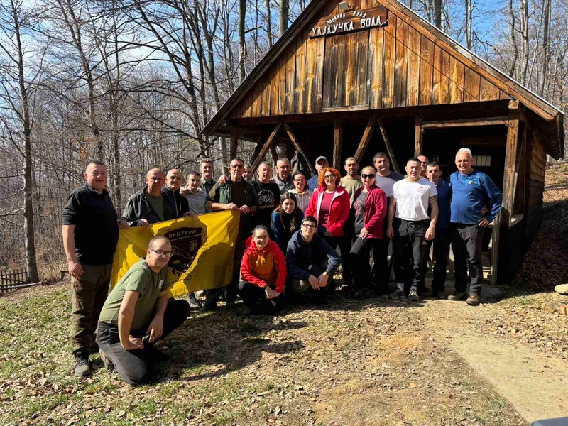 Planinarsko udruženje “Panteri” doniralo hranu za evropskog jelena na Majevici (FOTO)