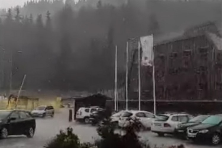 Snažno nevrijeme praćeno gradom pogodilo Jahorinu