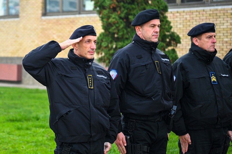 Položeni vijenci: Policijska uprava Bijeljina obilježava Krsnu slavu Svetog Arhangela Mihaila (FOTO)