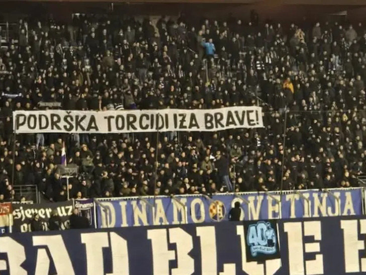 Navijači Dinama uz splitsku „torcidu“ u borbi protiv Srba