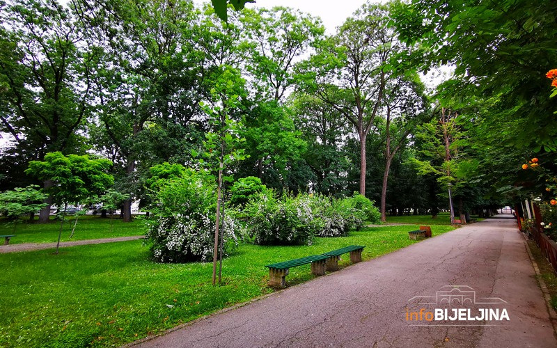 Bijeljina pokreće veliku obnovu Gradskog parka: Sporazum potpisali Univerzitet u Sarajevu i Gradska uprava