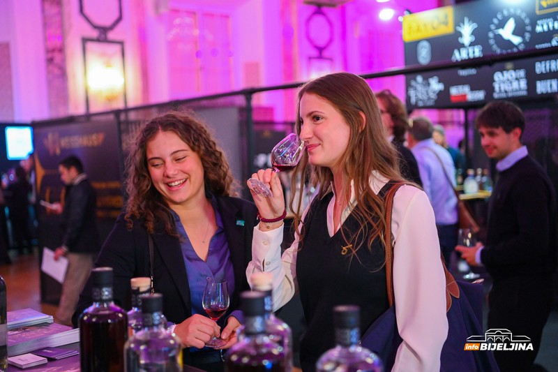 Rakije iz Republike Srpske predstavljene na prestižnom festivalu u bečkoj palati Hofburg (FOTO)