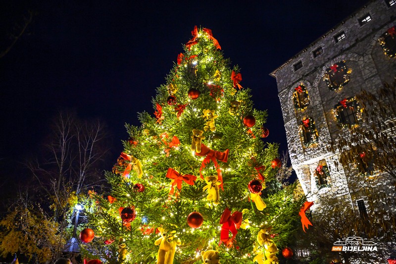 Svečano otvoreno Zimsko selo, spektaklu prisustvovali brojni građani (FOTO)