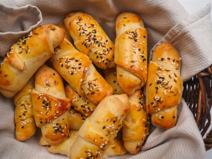 Recept dana: Kiflice sa sirom i šunkom