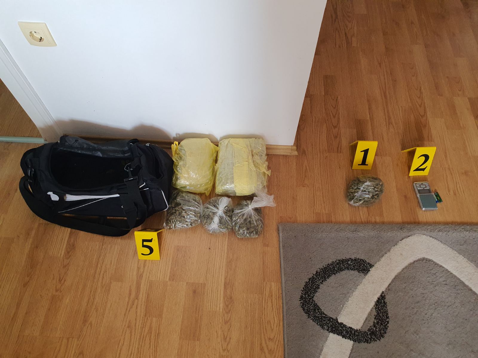 Hapšenje u Bijeljini: Policija pretresla tri lokacije, pronašli 2,8 kg droge (FOTO)