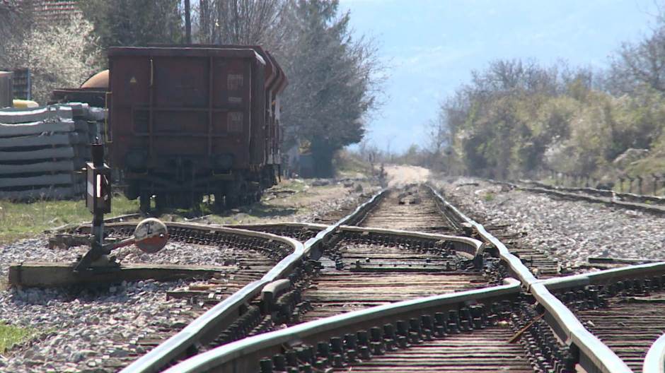 Potrebno ukinuti još oko 90 pružnih prelaza
