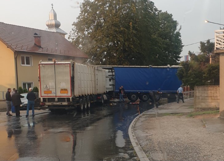Kilometarske kolone: Sudar dva kamiona u Kozluku