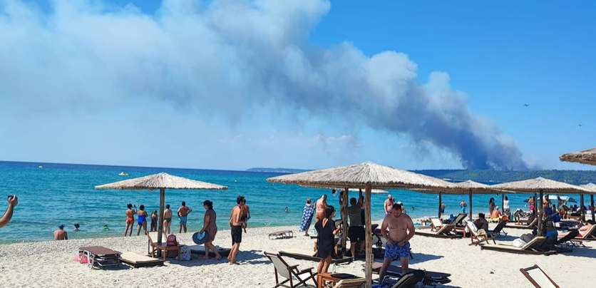 Vatra guta Halkidiki, stotine turista evakuisane, prijete kazne