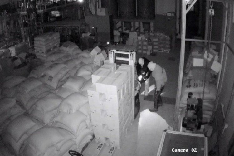 Opljačkana firma ''Marcaffe'' iz Kiseljaka, ukradeno 2,5 tone kafe, novac i kombi (VIDEO)