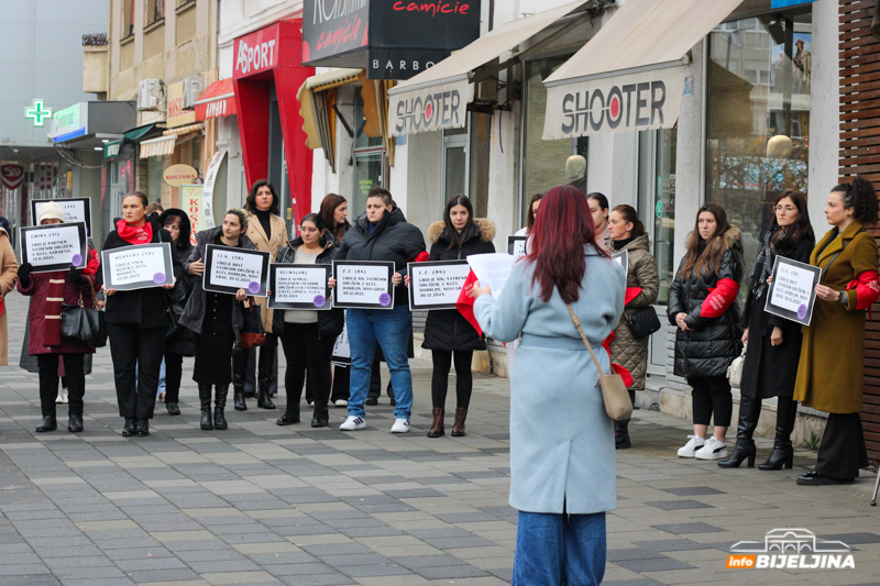 Mirni protesti protiv femicida u Bijeljini: SOS broj zazvonio 700 puta (FOTO)