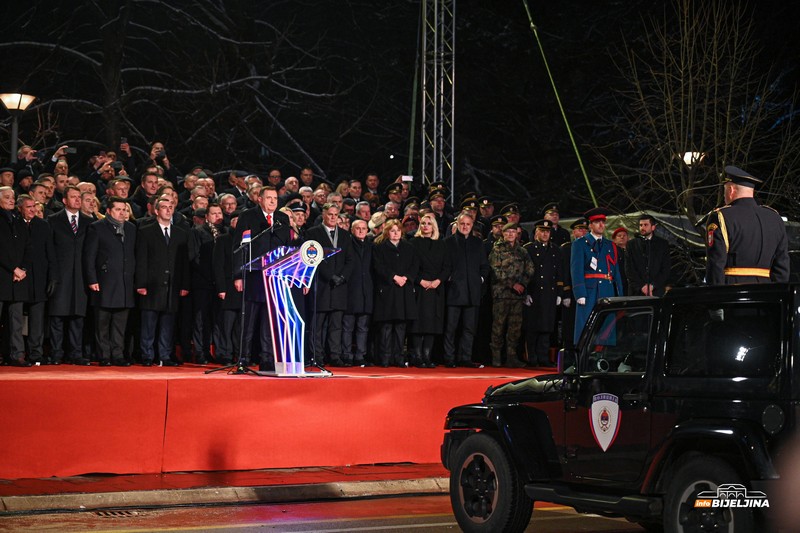 “Neka živi Republika Srpska, neka živi Srbija” Milorad Dodik se obratio na svečanom defileu