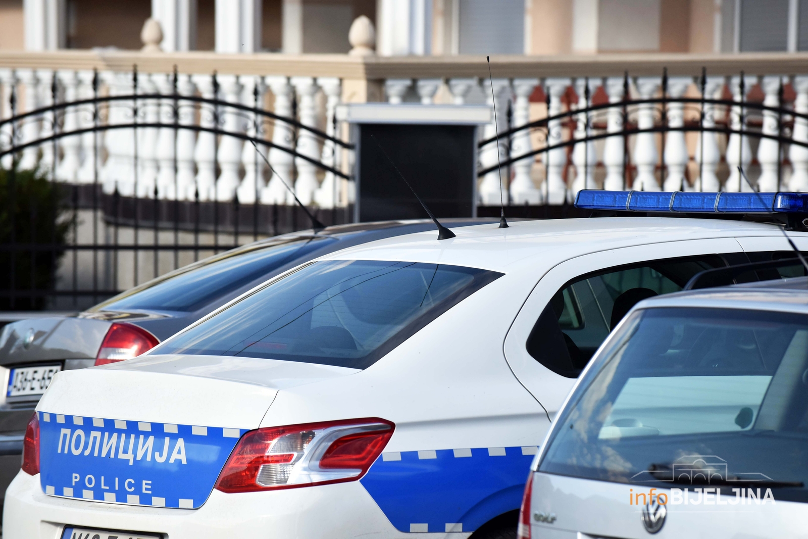 Zvornik: Povrijeđena dva lica u sudaru tri automobila
