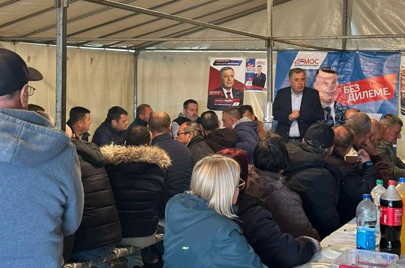 Dakić na tribini u Srednjem Dragaljevcu: Složno sa narodom - bez dileme! (FOTO)