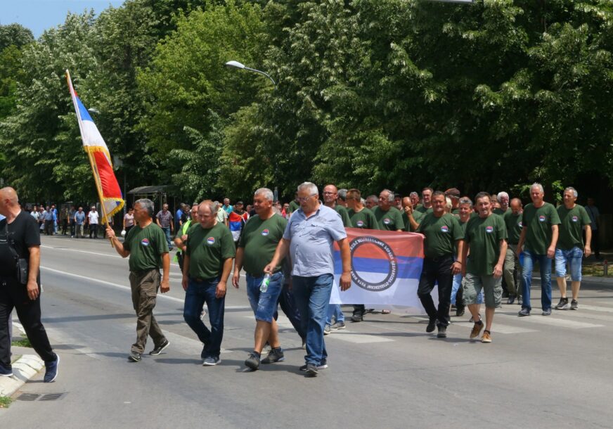 PROTESTI, BLOKADA PUTEVA I INSTITUCIJA Borci VRS ne odustaju od svojih zahtjeva