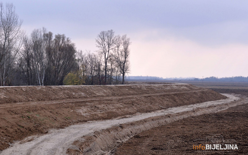 Vlada tvrdi da je dala milion KM za Drinski nasip, gradonačelnik Bijeljine da skupštinska većina opstruiše projekat