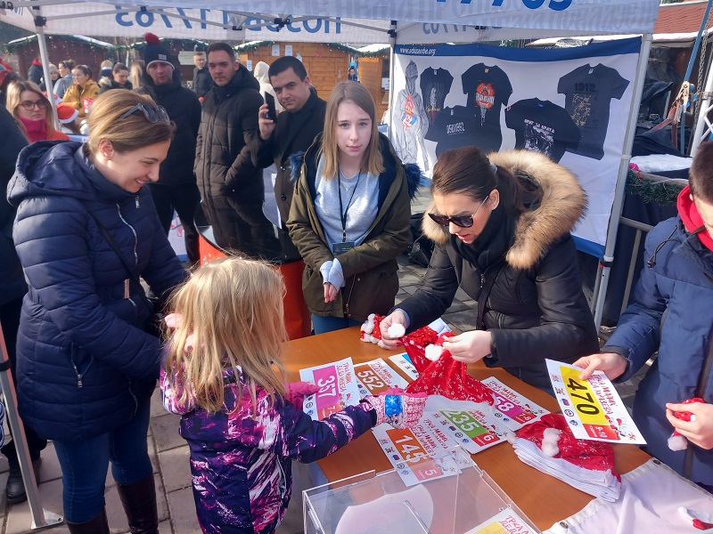 Bijeljina: Održana Trka malih Deda Mrazeva, učestvovalo 500 mališana (FOTO)