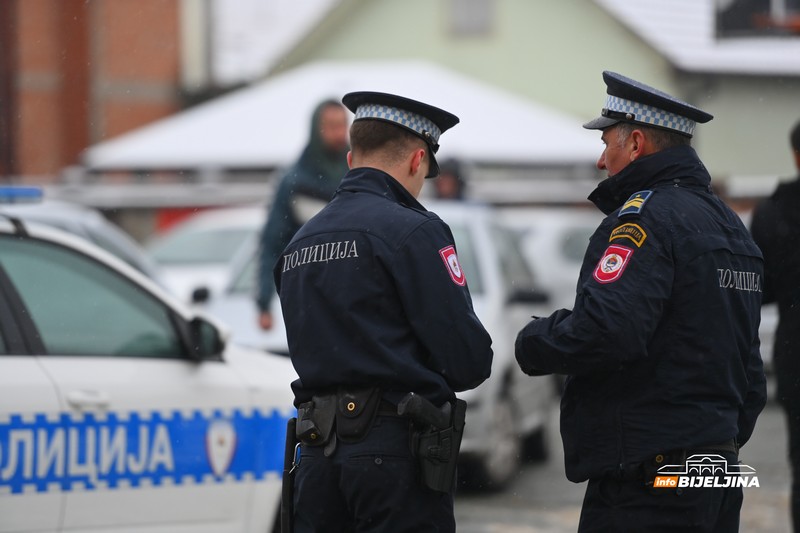 Bijeljina: U toku podjela biračkog materijala za prijevremene izbore (FOTO)