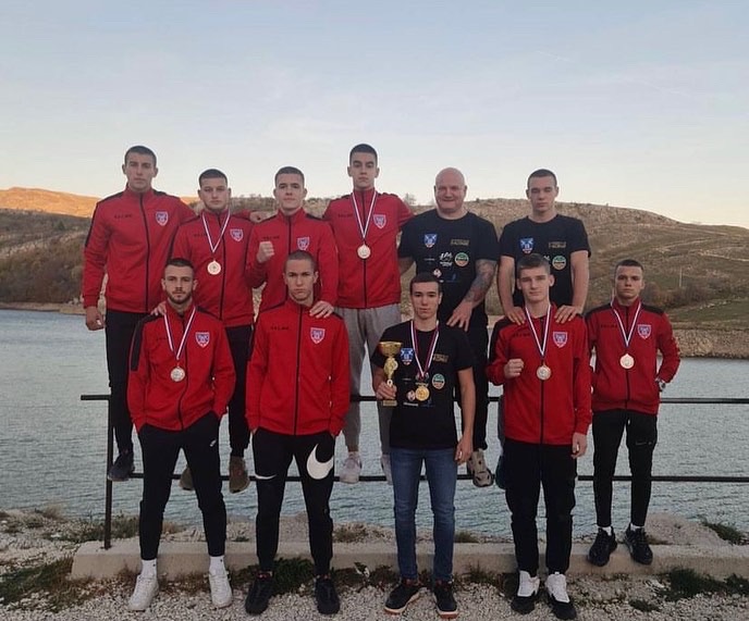 Sve više mladih Bijeljinaca zainteresovano za boks: Vitrine 