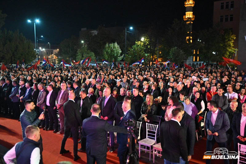  Pobjednička atmosfera na centralnoj tribini SNSD-a Bijeljina: Podrška za dr Mikajla Lazića je podrška za Bijeljinu koja napreduje