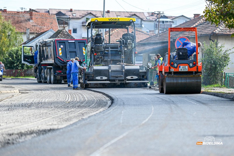 Počelo asfaltiranje puta u Janji (FOTO)