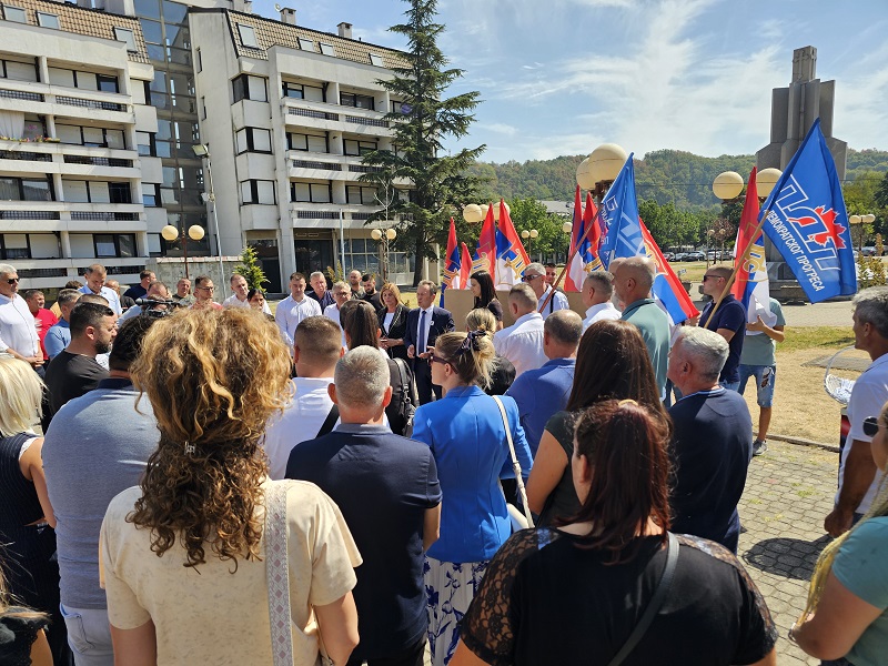 Početak predizborne kampanje OO SDS Ugljevik: SAČUVAJMO NAŠE JER ŽIVIMO OVDJE (FOTO)