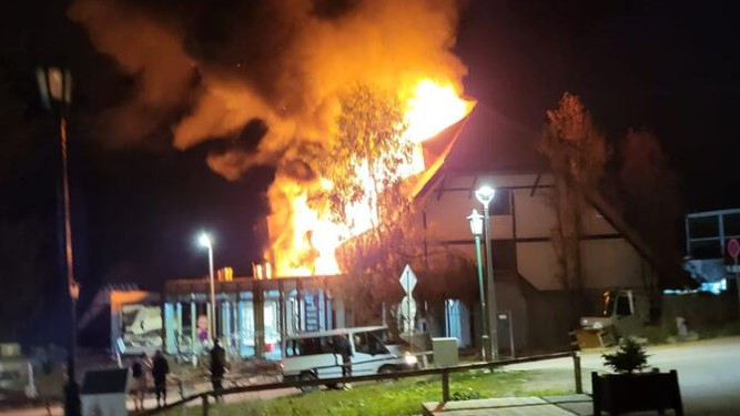Požar u hotelu „Klub A“ na Kopaoniku, vatrogasci još gase vatru
