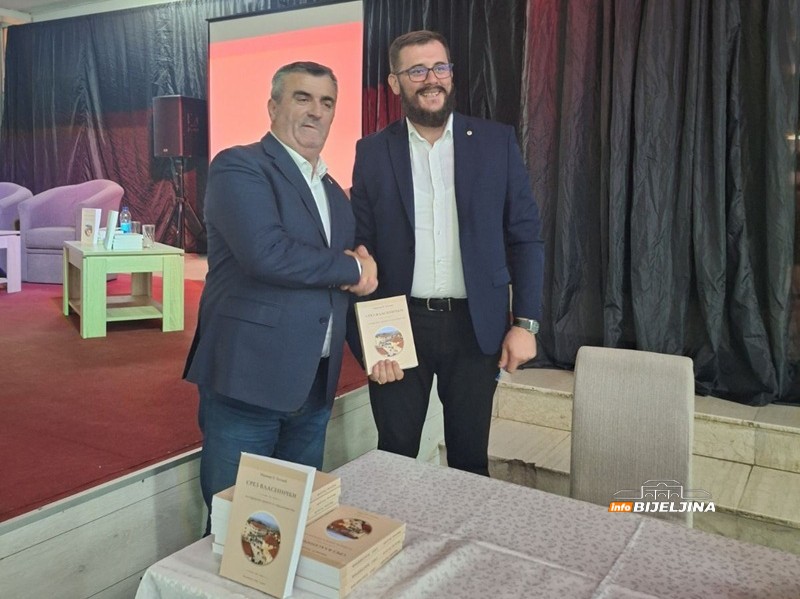 U Vlasenici promovisana knjiga Mijomira N. Lalovića: Čuva imena stotina Srba sa stratišta Galicije i Italije (FOTO)