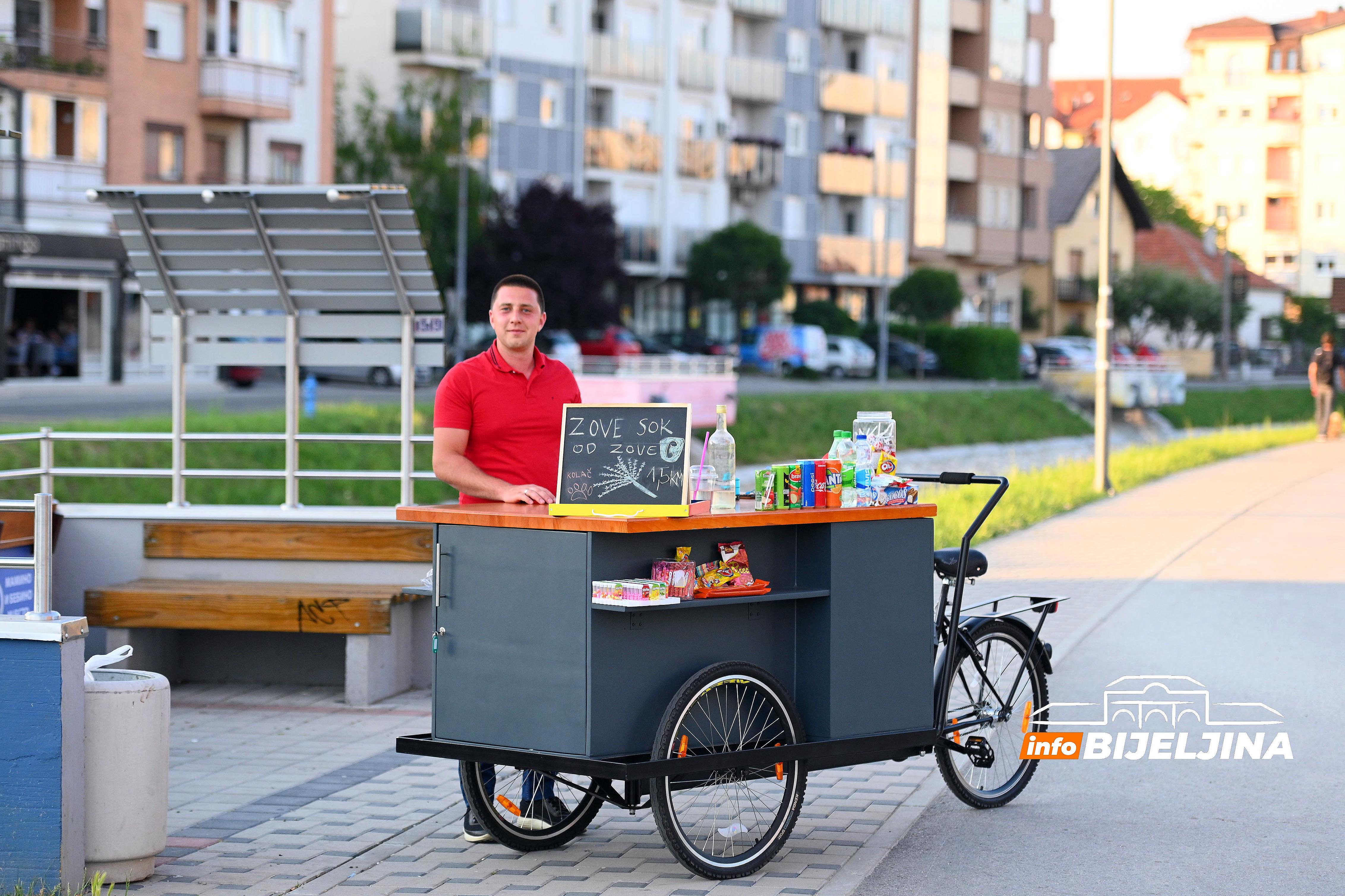 Milioneri mu okrenuli leđa, ali NIJE ODUSTAO: U Bijeljini ostvario ideju iz Beča, mini-biznis pokrenuo na triciklu (FOTO)