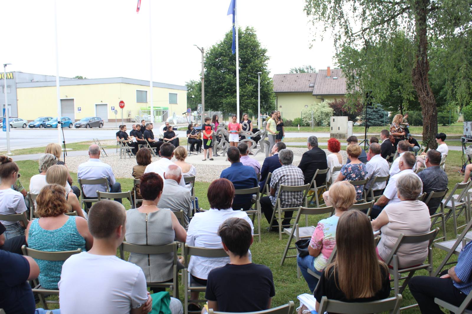 Podignuta zastava Ugljevika uz intoniranje himne Srpske u Sloveniji (VIDEO)
