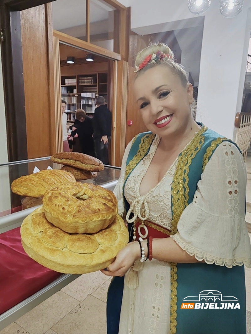 Škola tkanja u Bijeljini: Ručni radovi se vraćaju u modu, a potražnja za rukotvorinama raste (FOTO)